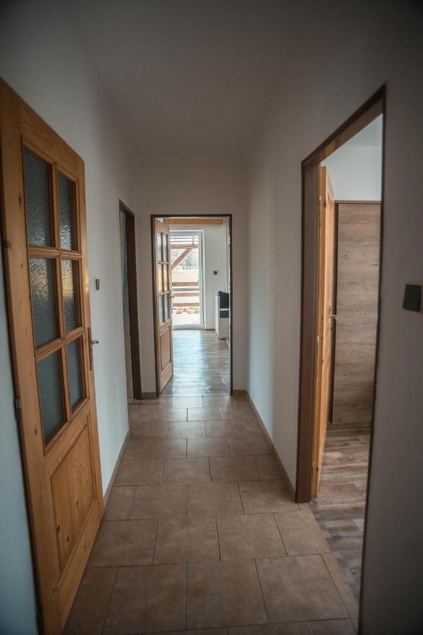 Apartmany Ve Mlejne Cachrov Εξωτερικό φωτογραφία
