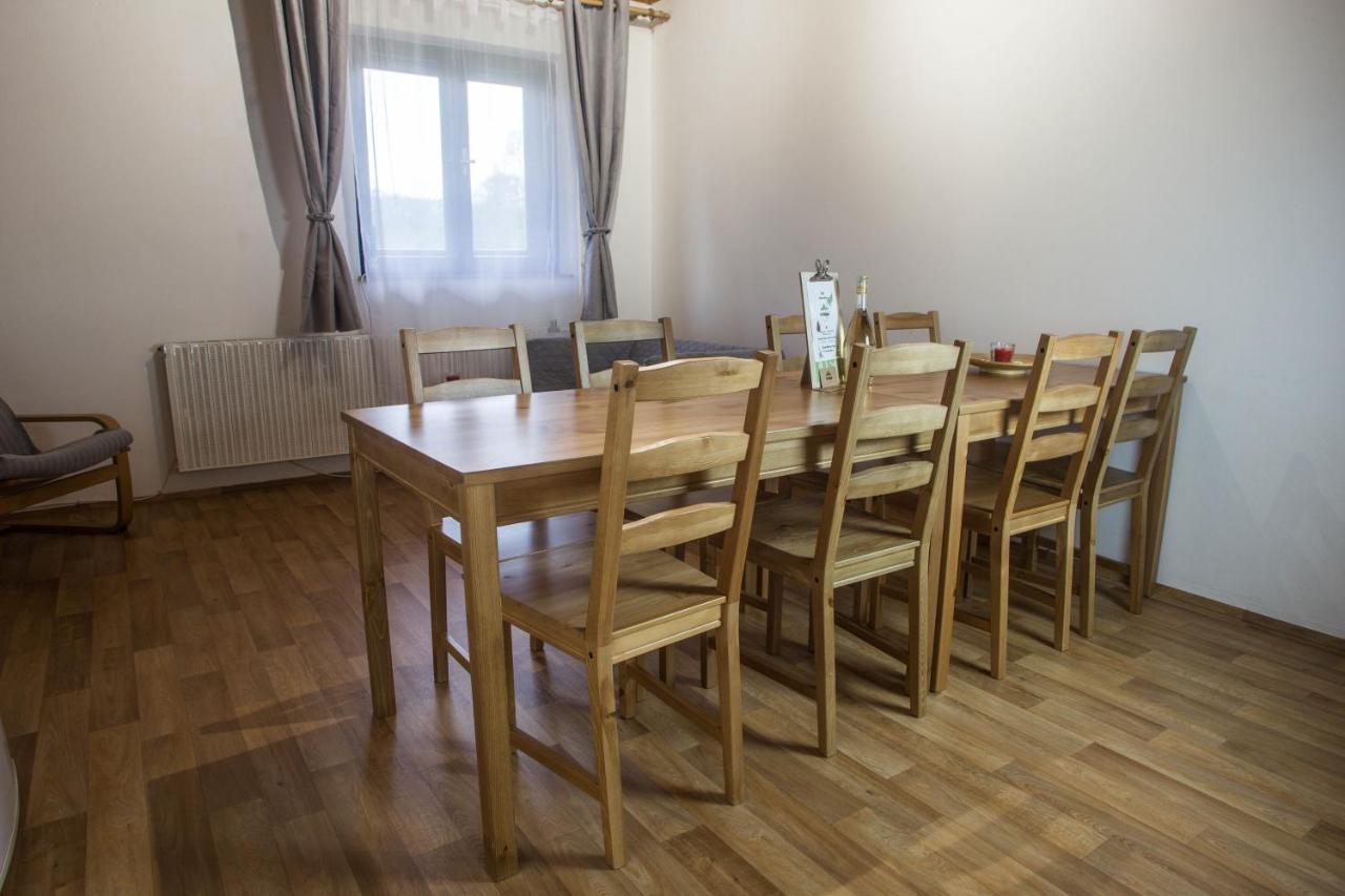Apartmany Ve Mlejne Cachrov Εξωτερικό φωτογραφία